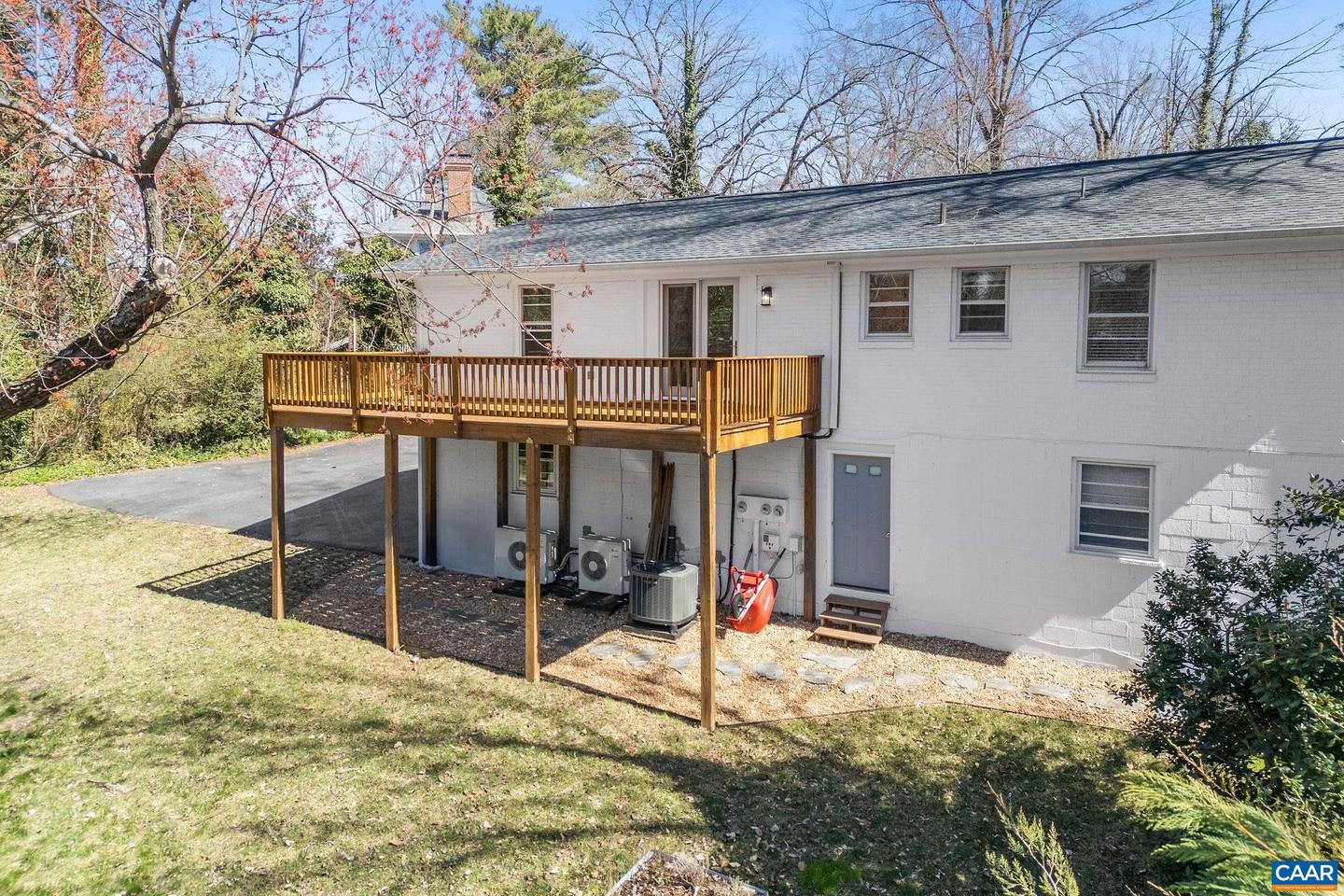 26 University Cir Property Photo 7