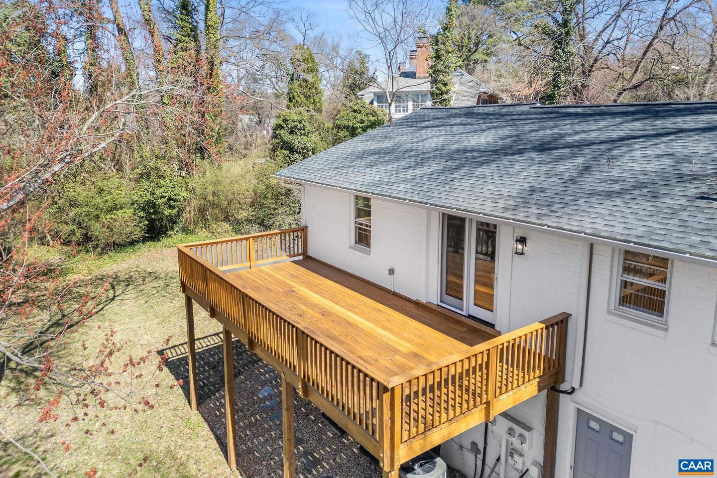 26 University Cir Property Photo 8