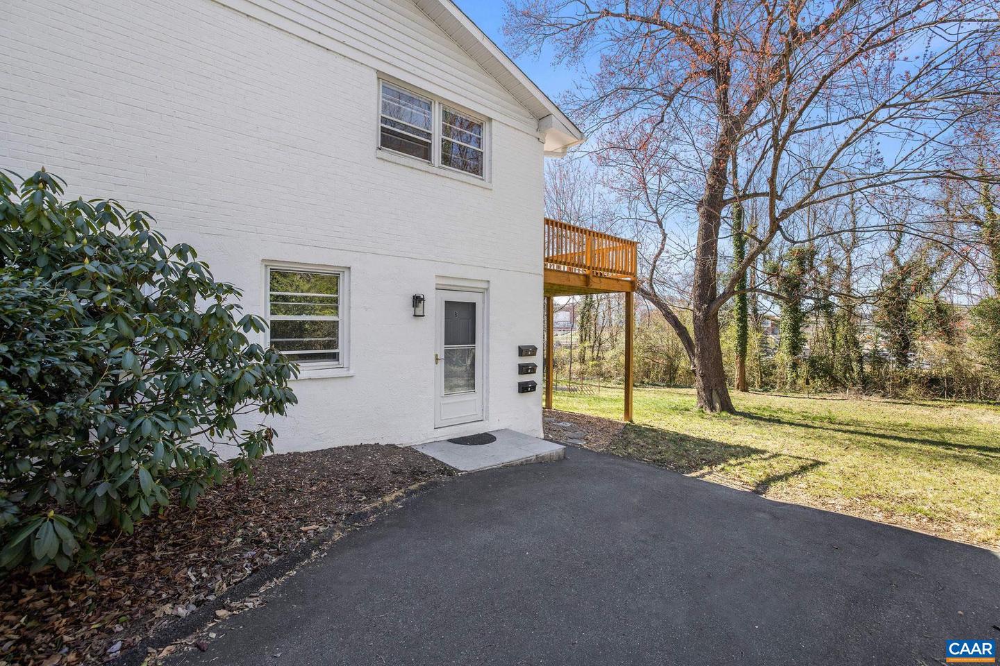 26 University Cir Property Photo 9