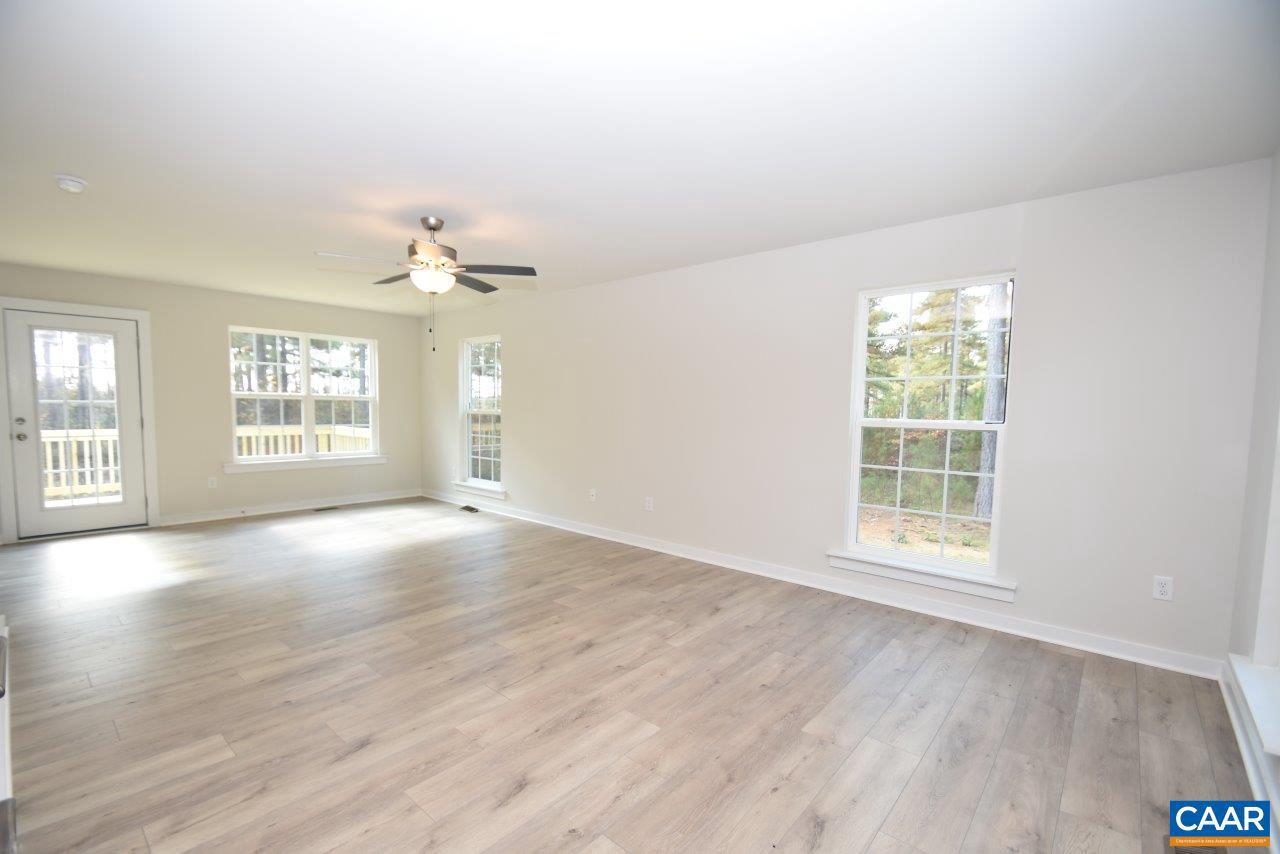 927 Jefferson Dr #lm 279/1 Property Photo 2