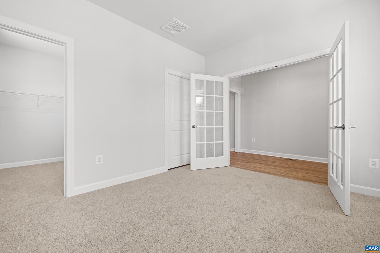 33 Whisperwood Ct Property Photo 11