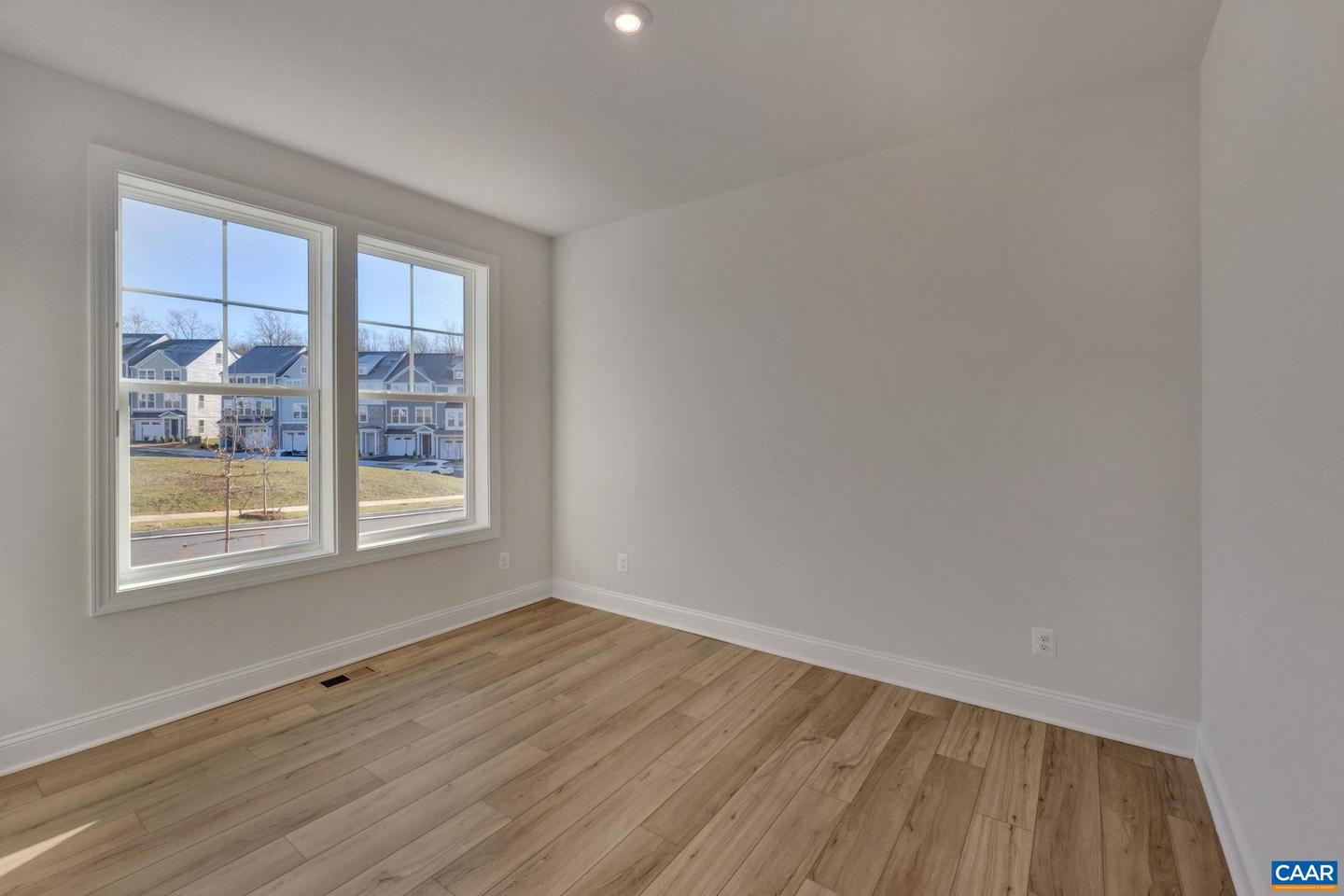 27d Sablewood Dr Property Photo 4