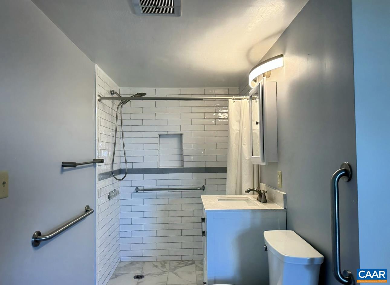 511 1st St #301 Property Photo 7