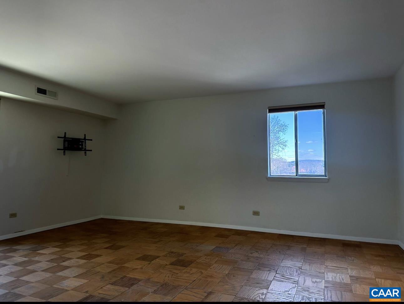 511 1st St #301 Property Photo 15