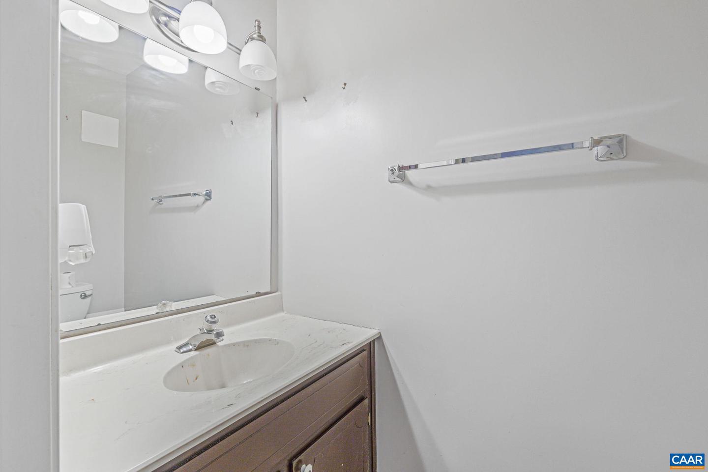 935 Huntwood Ln Property Photo 10