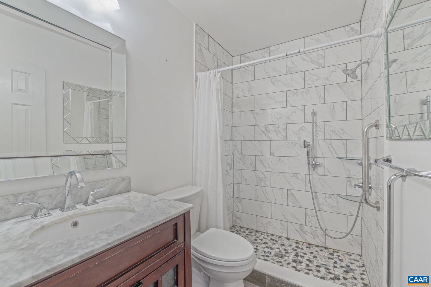 935 Huntwood Ln Property Photo 21