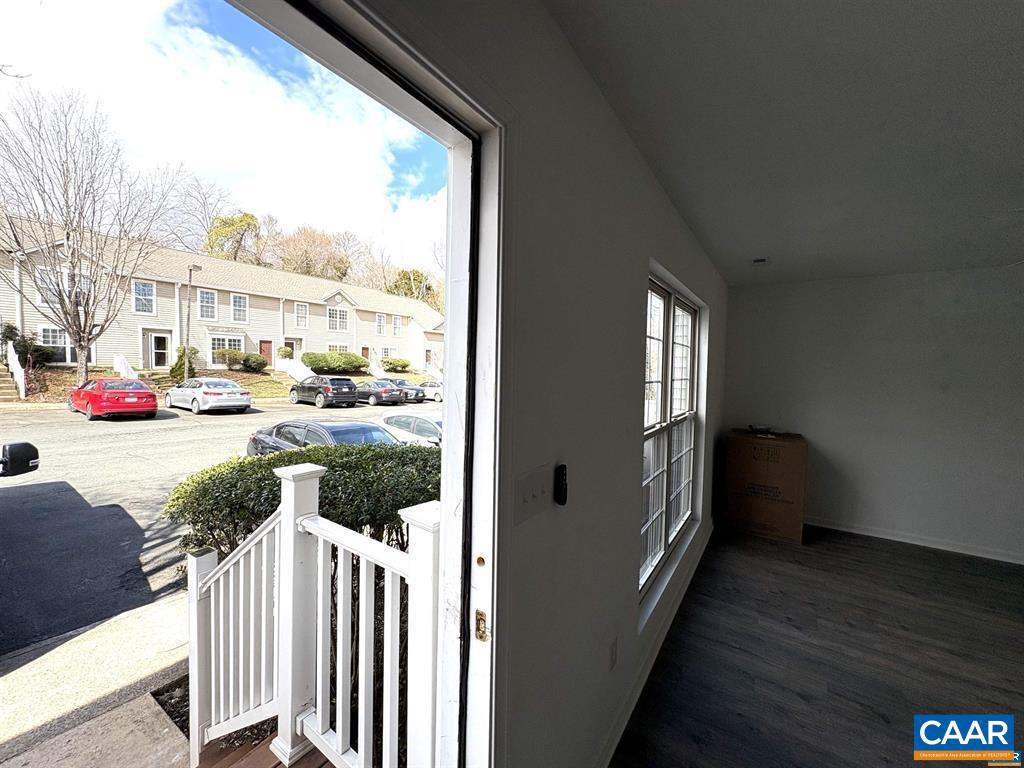 116 Greenwich Ct Property Photo 3