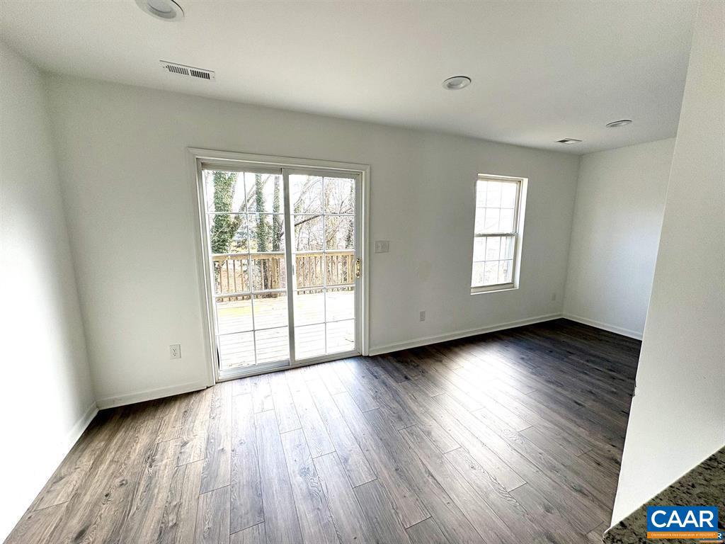 116 Greenwich Ct Property Photo 6