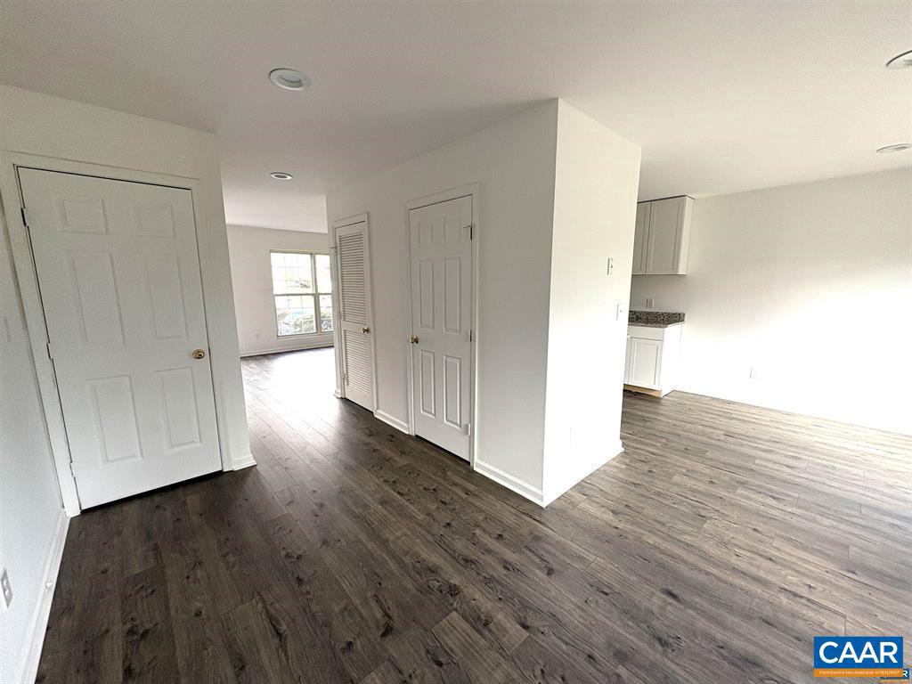 116 Greenwich Ct Property Photo 7