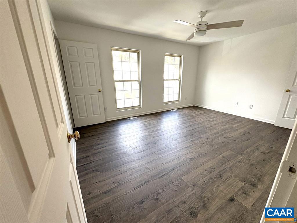 116 Greenwich Ct Property Photo 12