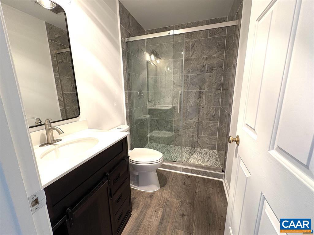 116 Greenwich Ct Property Photo 15
