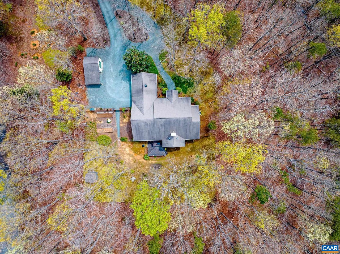 182 Fox Hollow Ln Property Photo 6