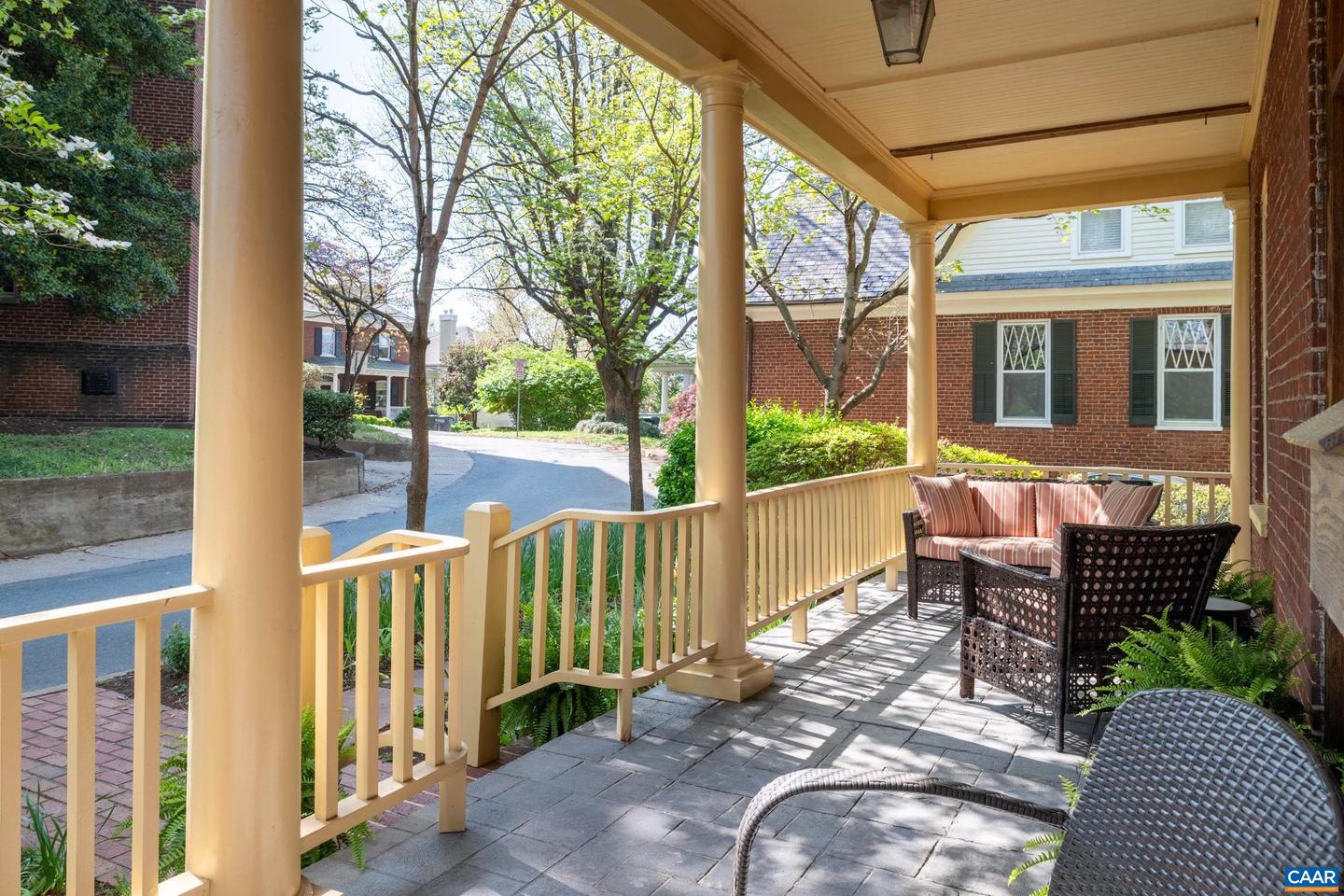 410 Altamont Cir Property Photo 4
