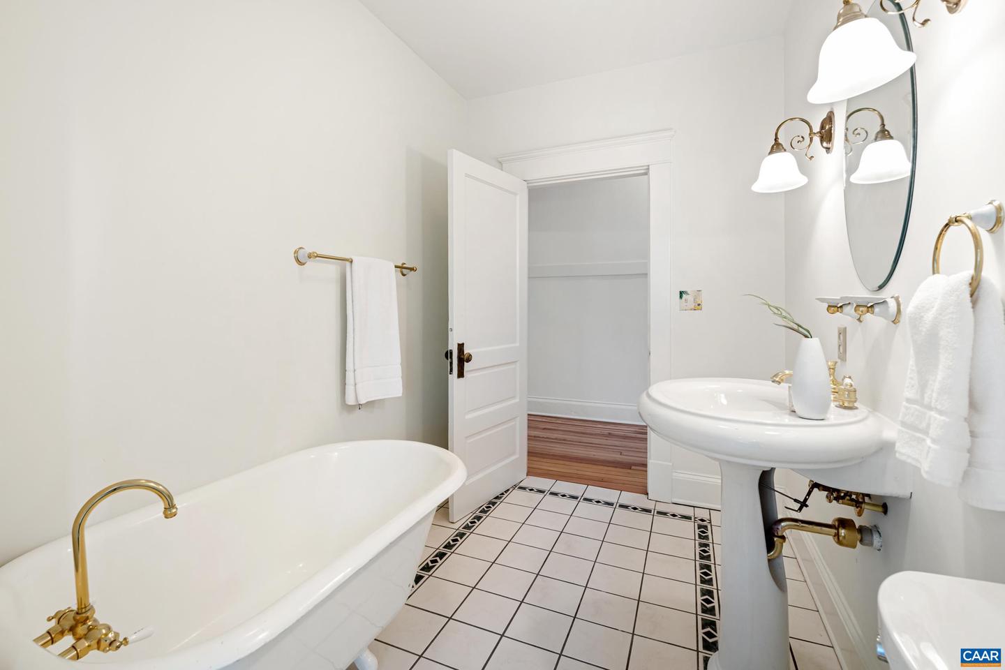 410 Altamont Cir Property Photo 25