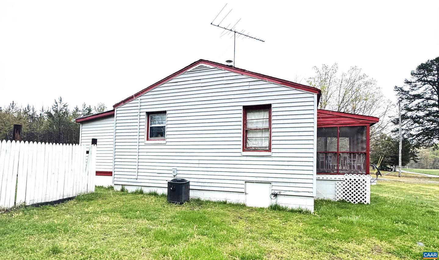 7625 Venable Rd Property Photo 4