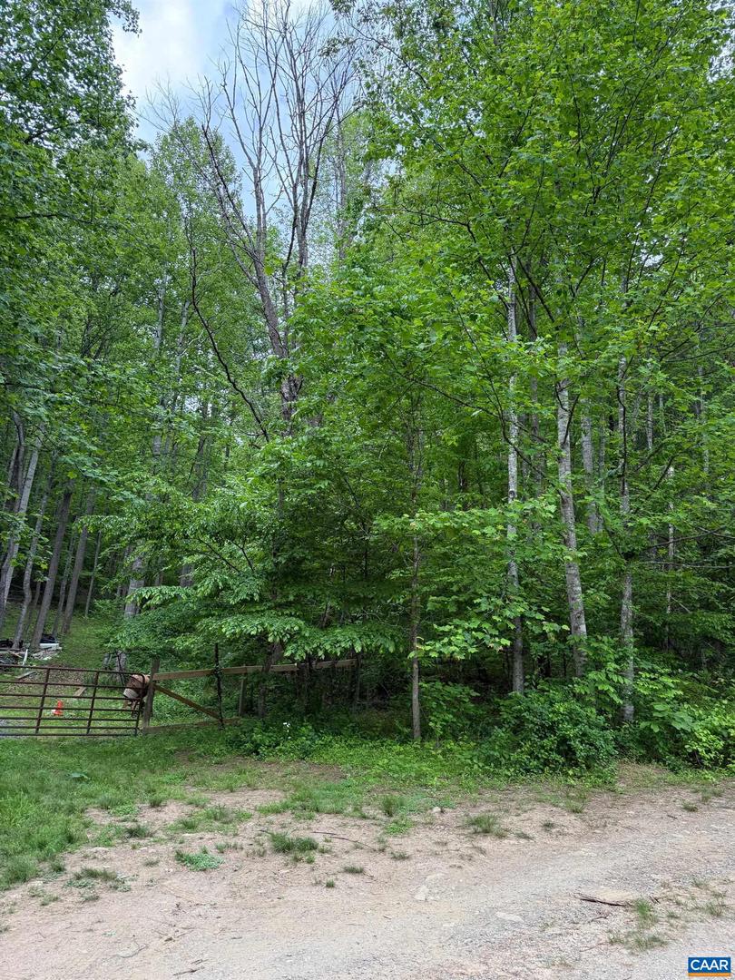 Long Point Ln Property Photo 3
