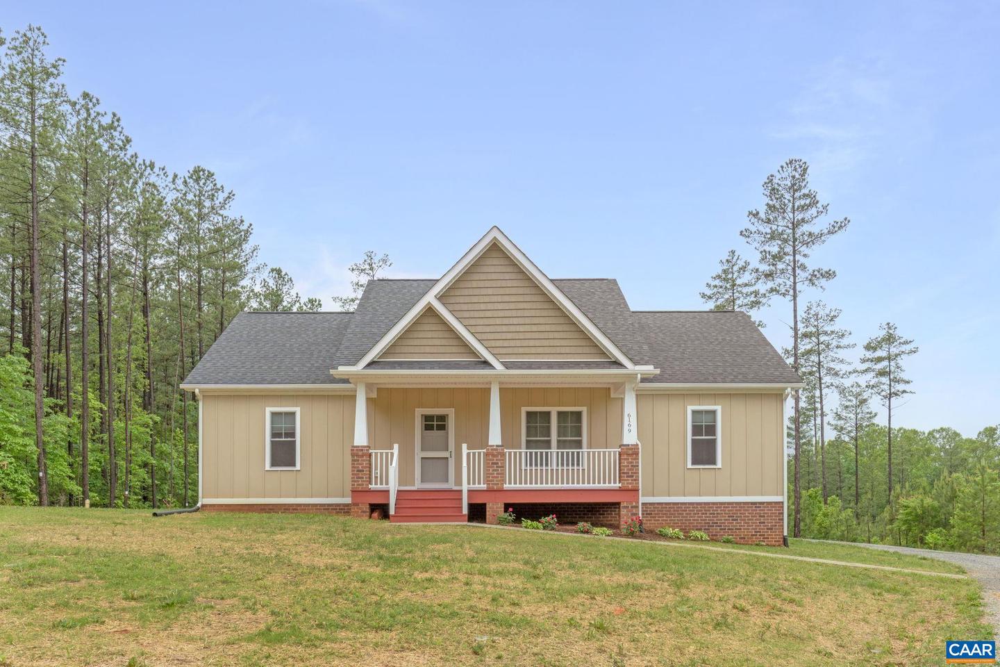 6169 Community House Rd Property Photo 1