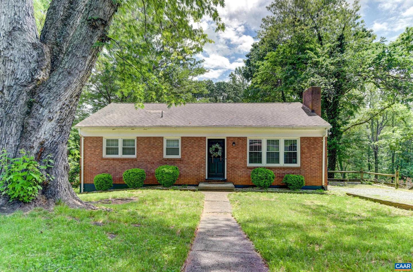 1026 Oakmont Cir Property Photo 1