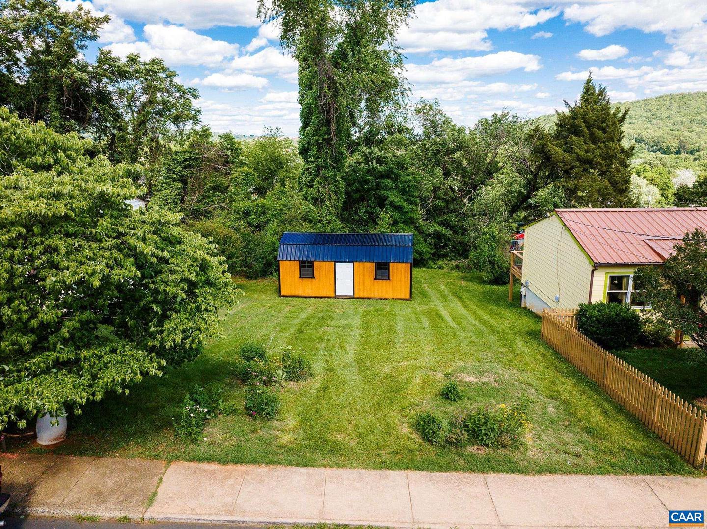 1130 Leonard St #x Property Photo 3