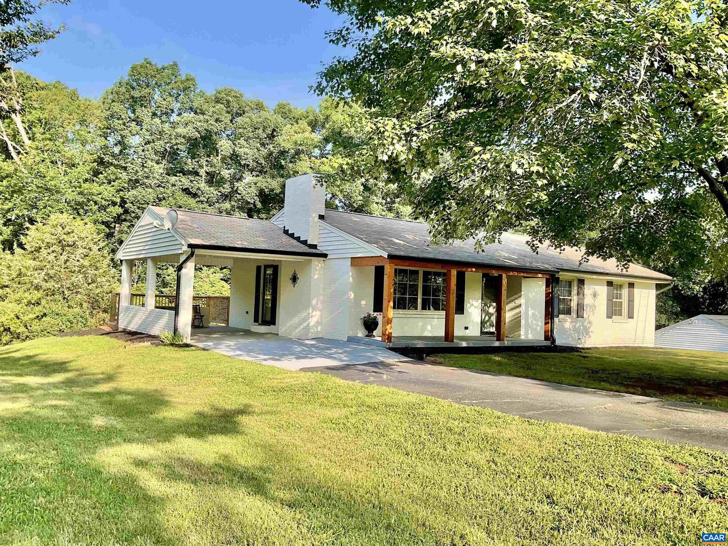 143 Lake Dr Property Photo 1