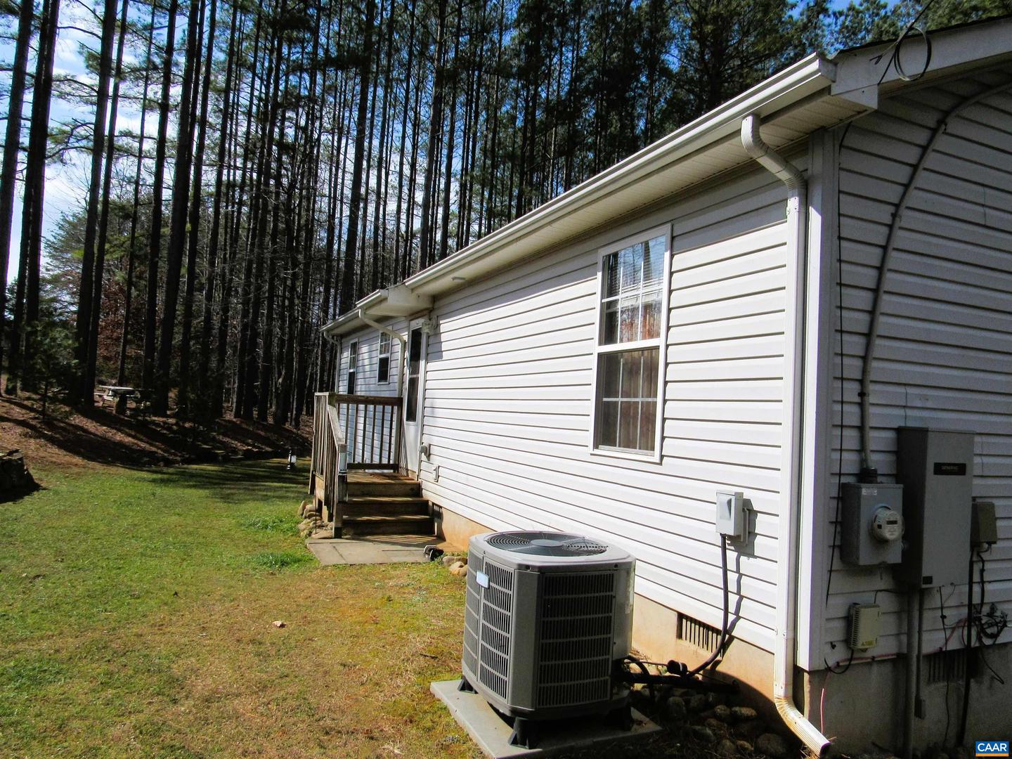 3324 Laurel Rd Property Photo 4