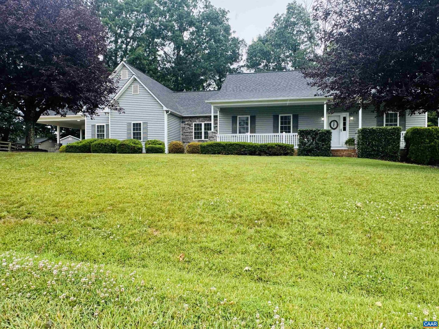 18 Forest View Ln Property Photo 1