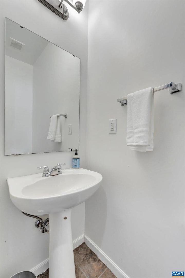 1006 Long St Property Photo 8