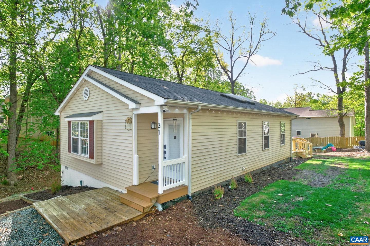 31 Woodlawn Dr Property Photo 1