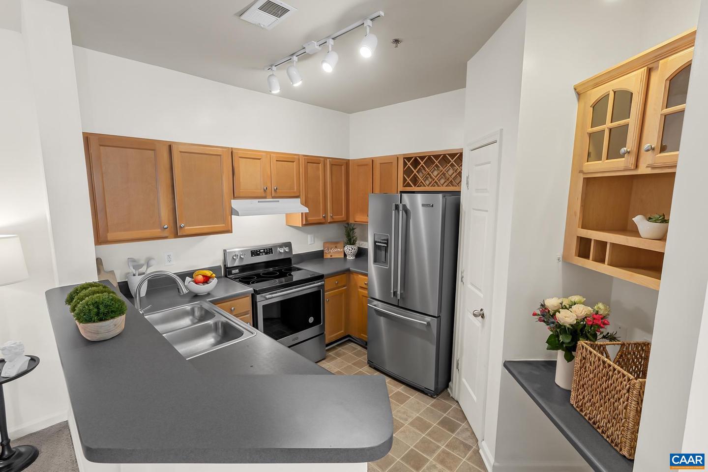 280 Riverbend Dr #2b Property Photo 6