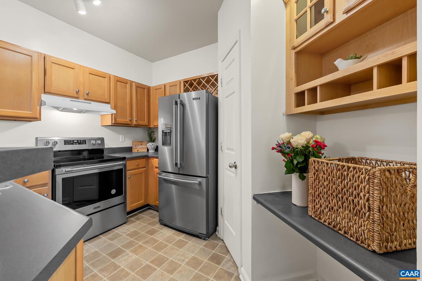 280 Riverbend Dr #2b Property Photo 8