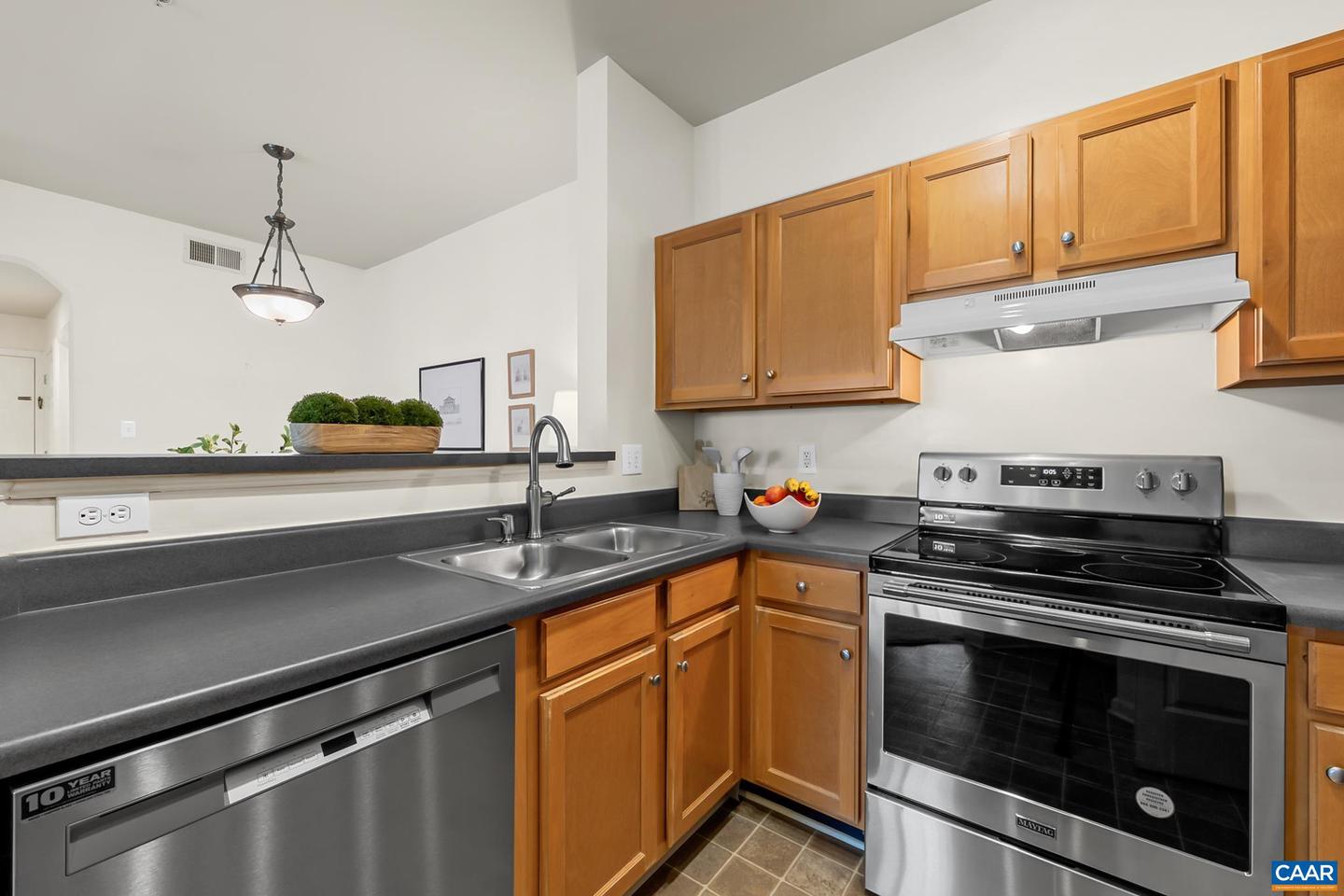 280 Riverbend Dr #2b Property Photo 9