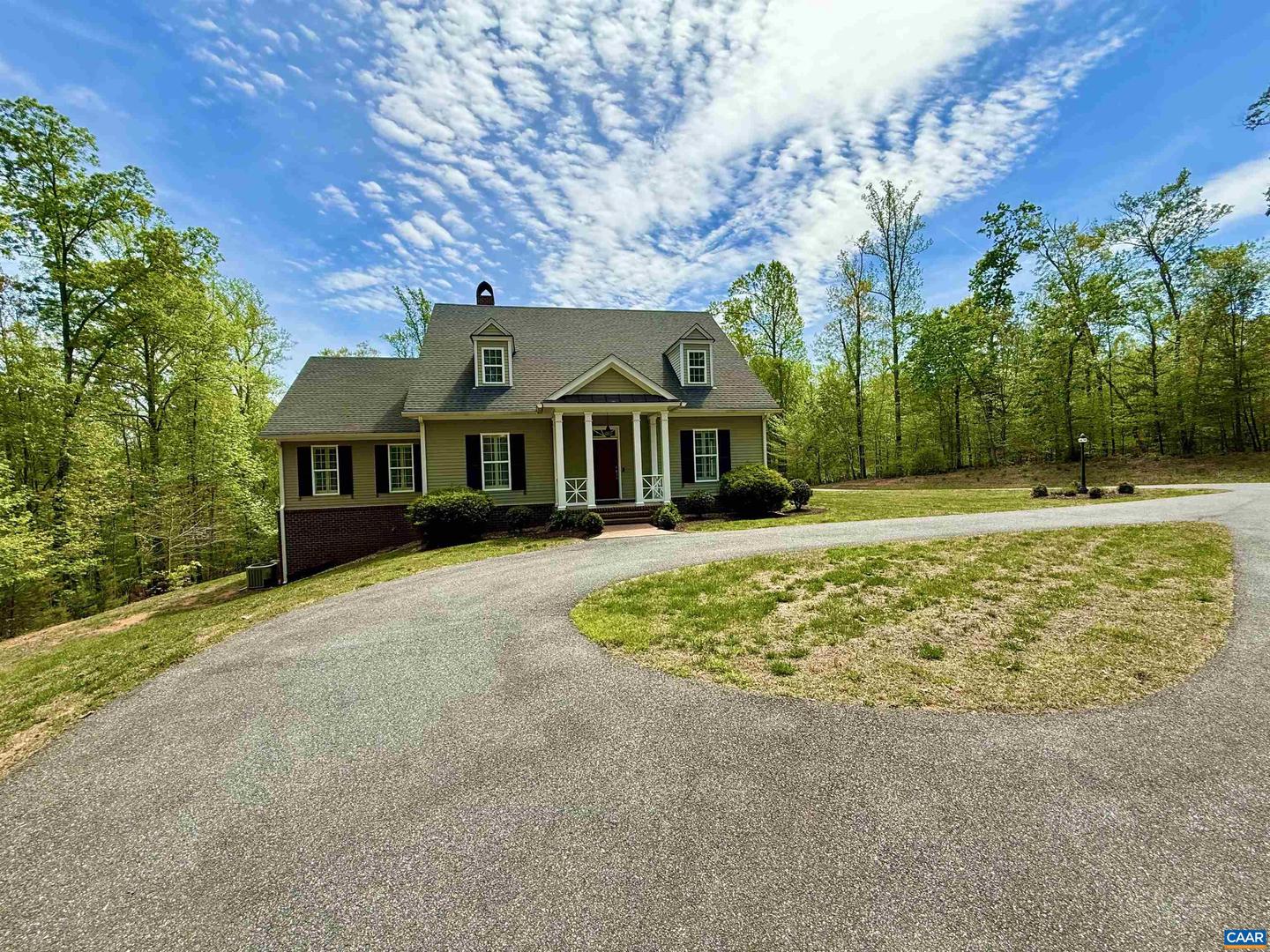 1025 E Pelham Dr Property Photo 3