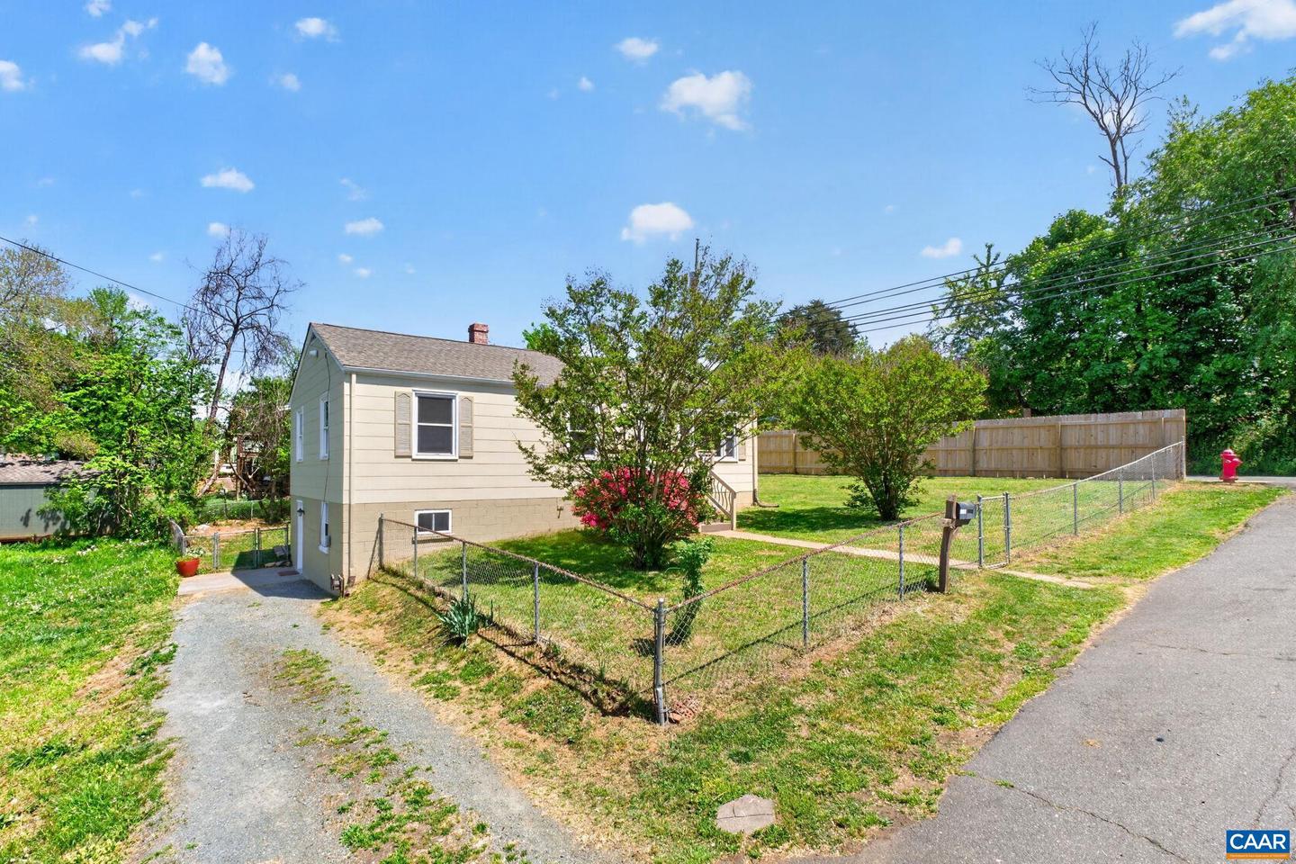 511 Stonehenge Ave Property Photo 2