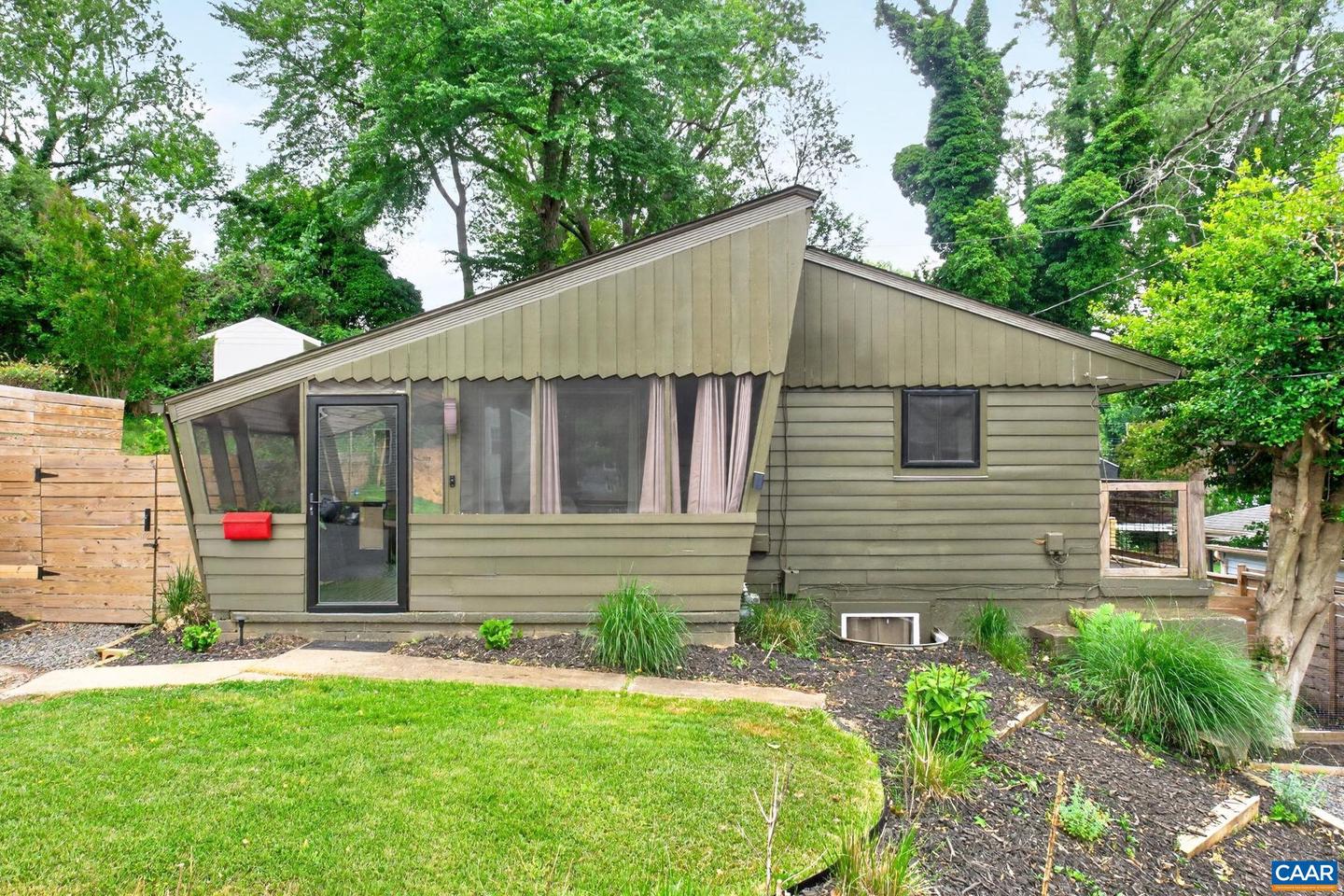 1408 Baker St Property Photo 1