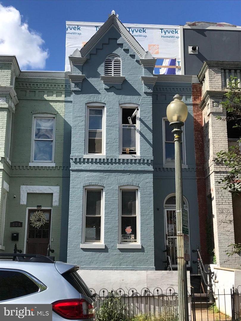 640 L ST NE Property Photo 1