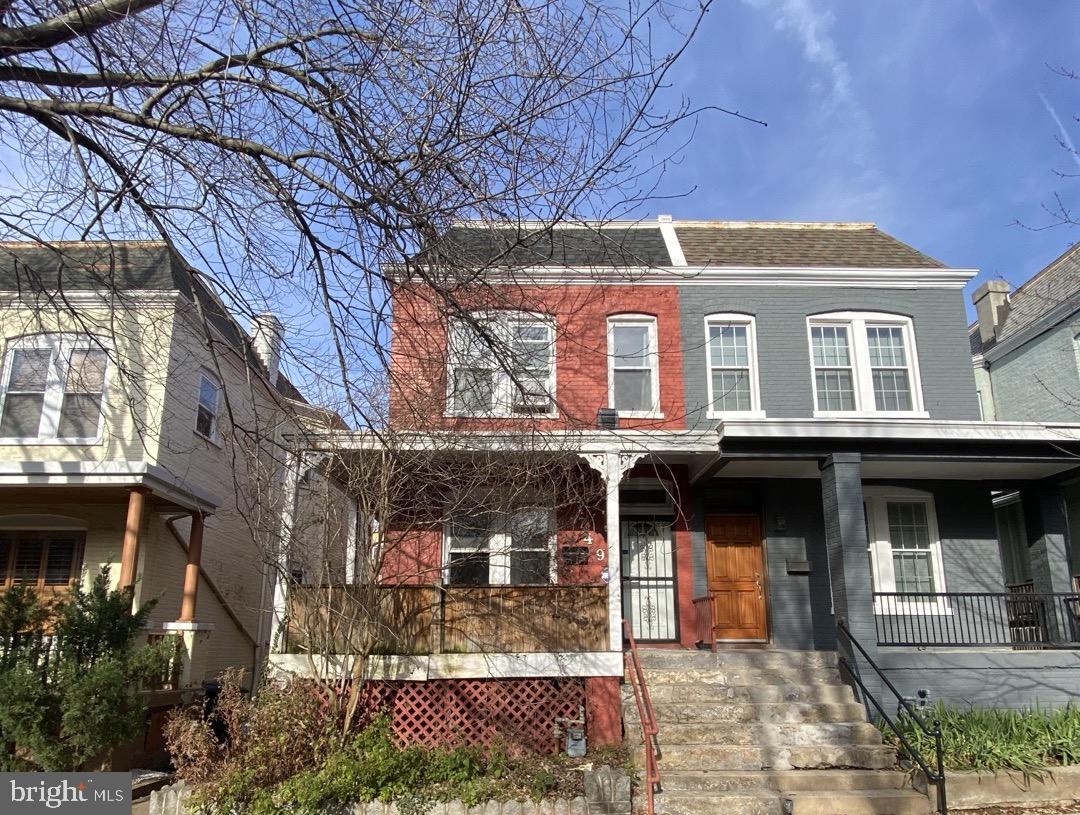 749 Girard St Nw Property Photo 1