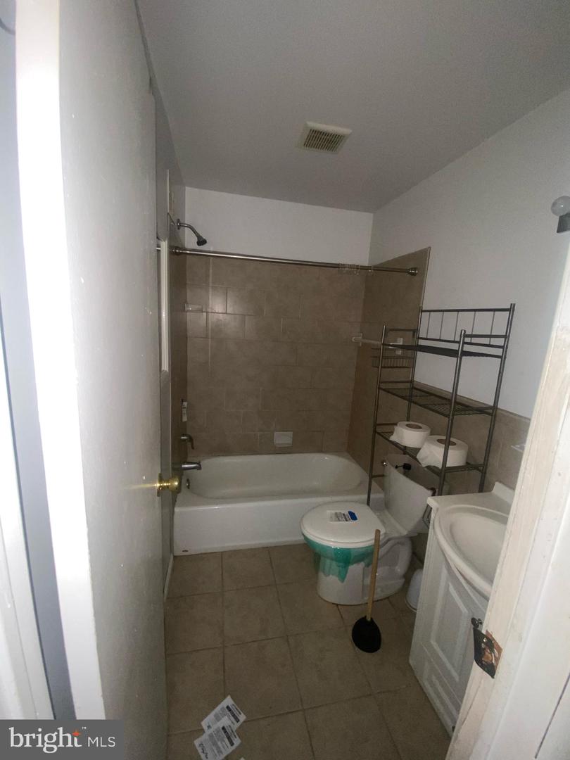 5500 Foote St Ne Property Photo 8