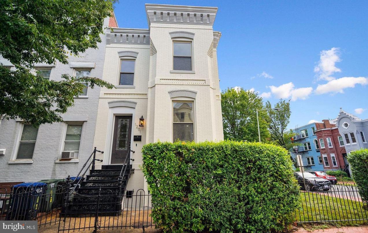 1201 4TH ST NW #B Property Photo 1