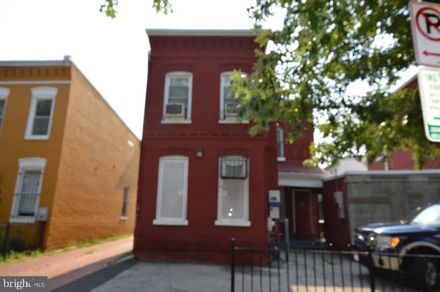 800 I St Ne Property Photo 3