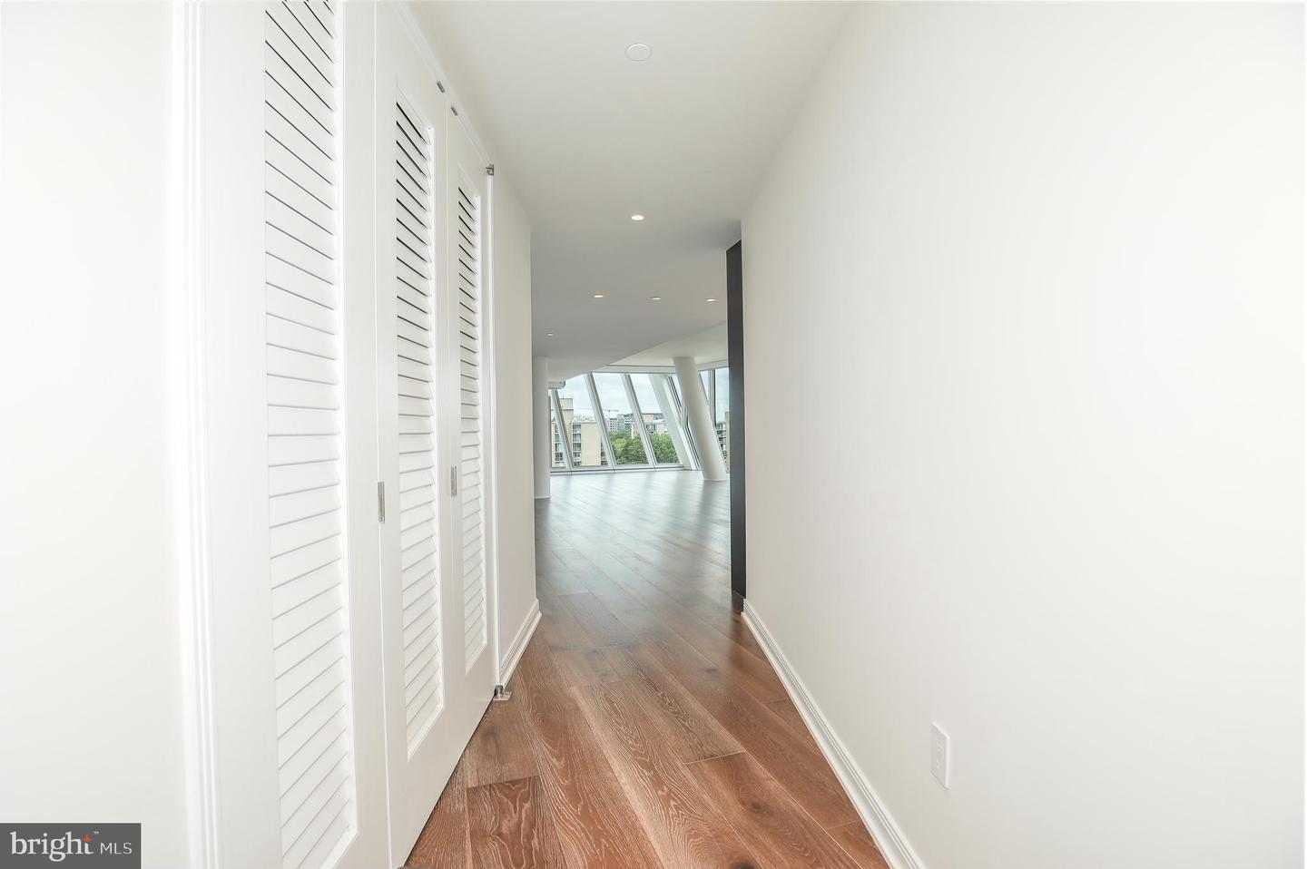 601 Wharf St Sw #905 Property Photo 3