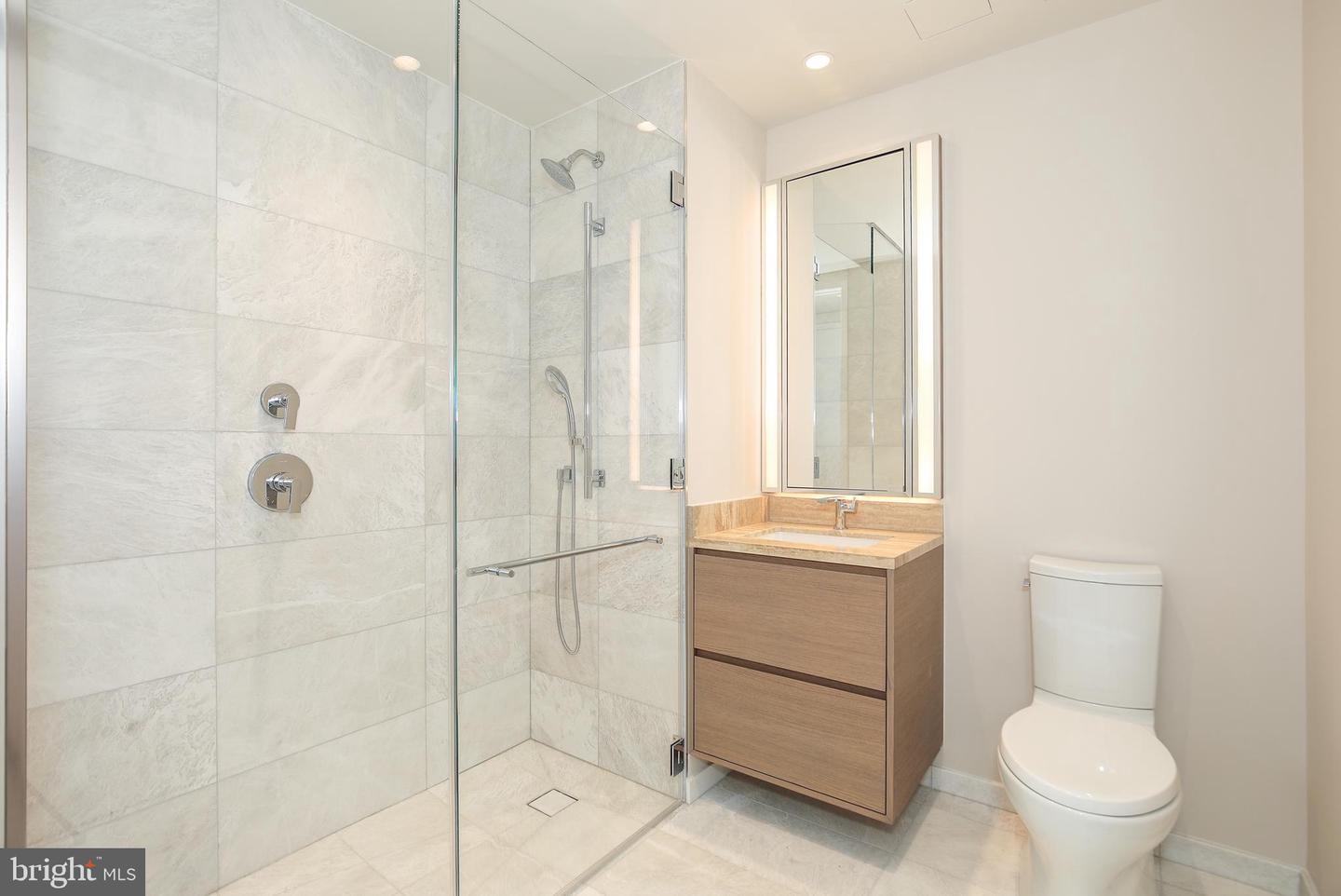 601 Wharf St Sw #905 Property Photo 17