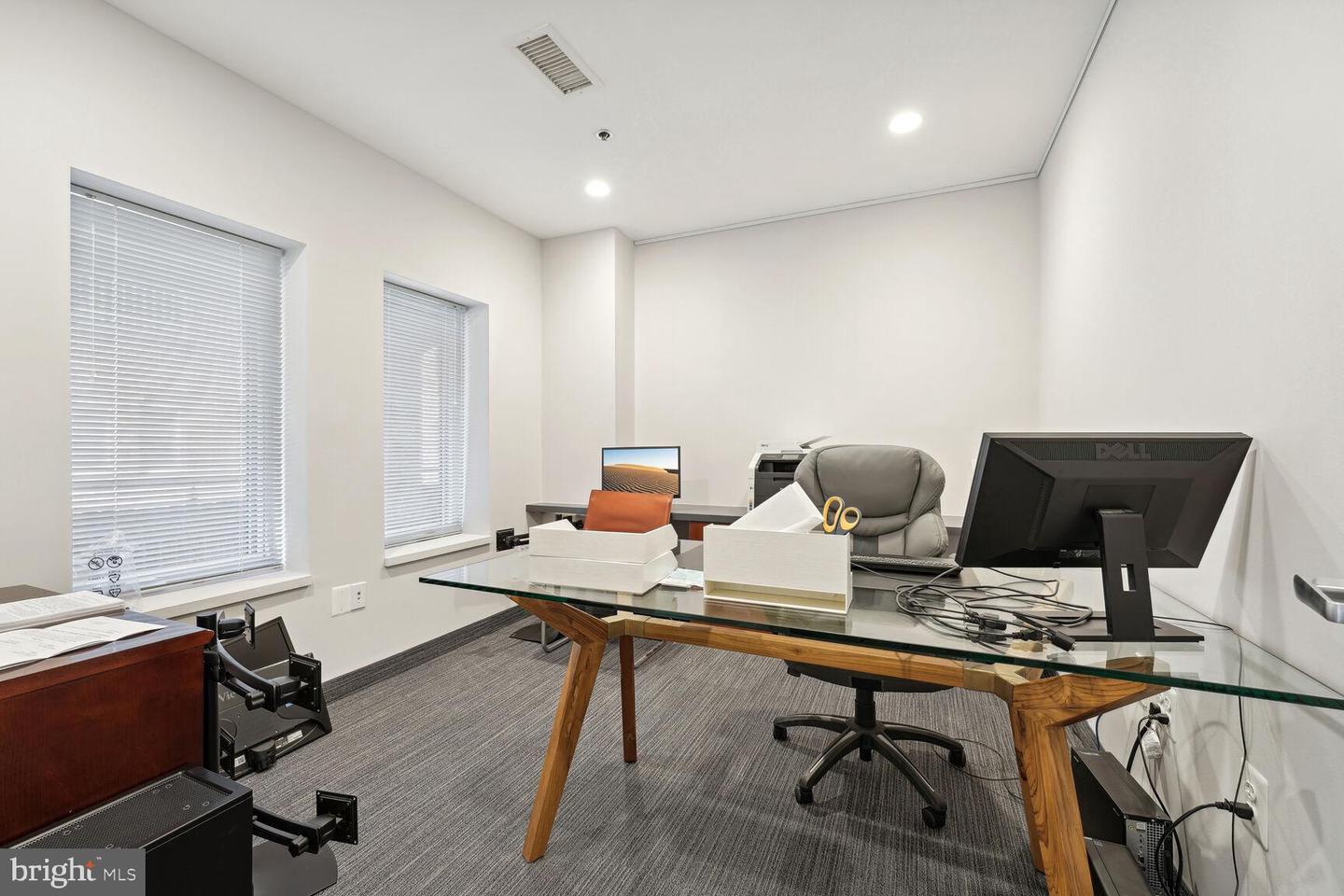 2164-2164 Wisconsin Ave Nw #2164 Property Photo 8