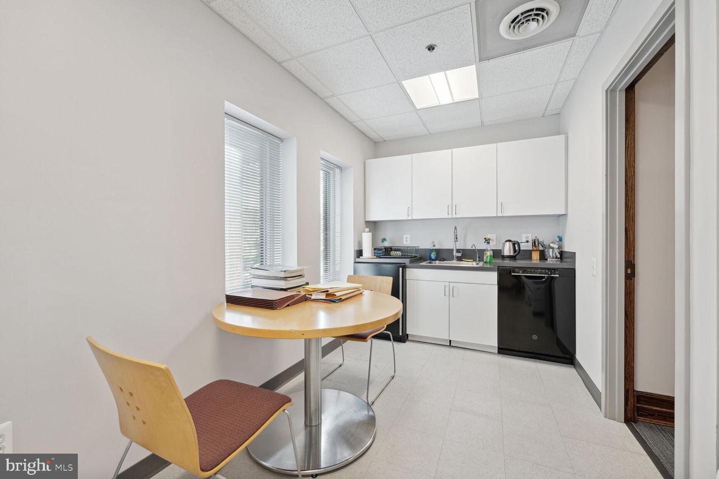 2164-2164 Wisconsin Ave Nw #2164 Property Photo 11