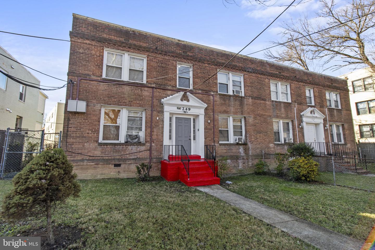 249 Newcomb St Se Property Photo 1