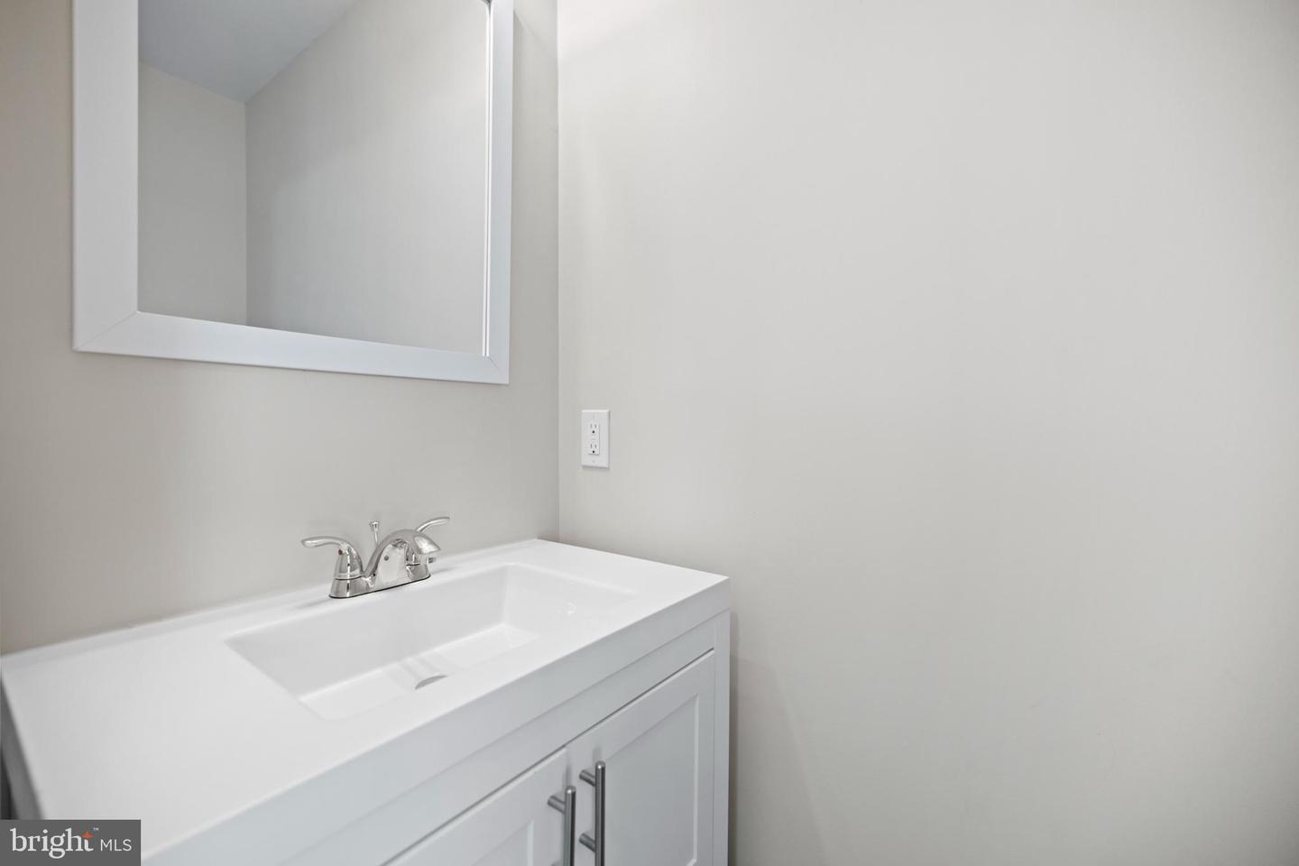 824 18th St Ne #11 Property Photo 12