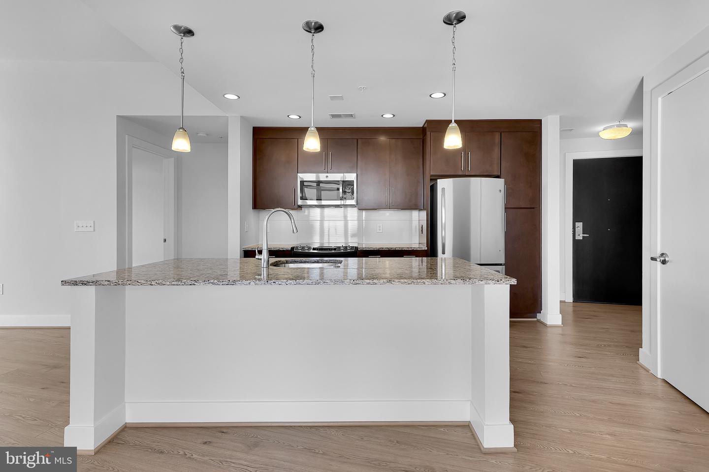 880 New Jersey Ave Se #studio Interior Unit Property Photo 1