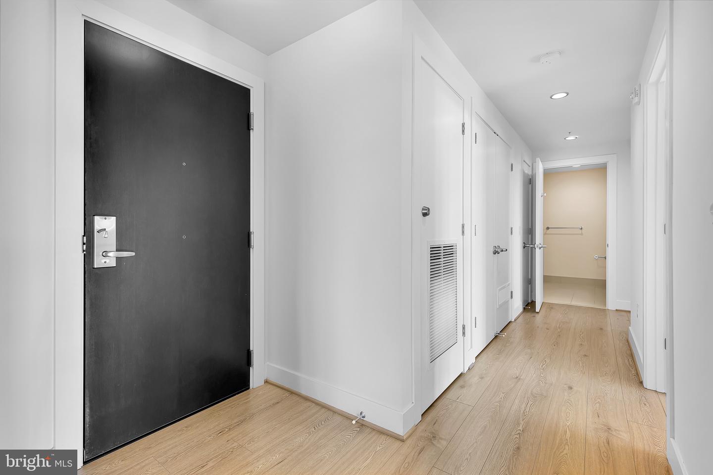 880 New Jersey Ave Se #studio Interior Unit Property Photo 3