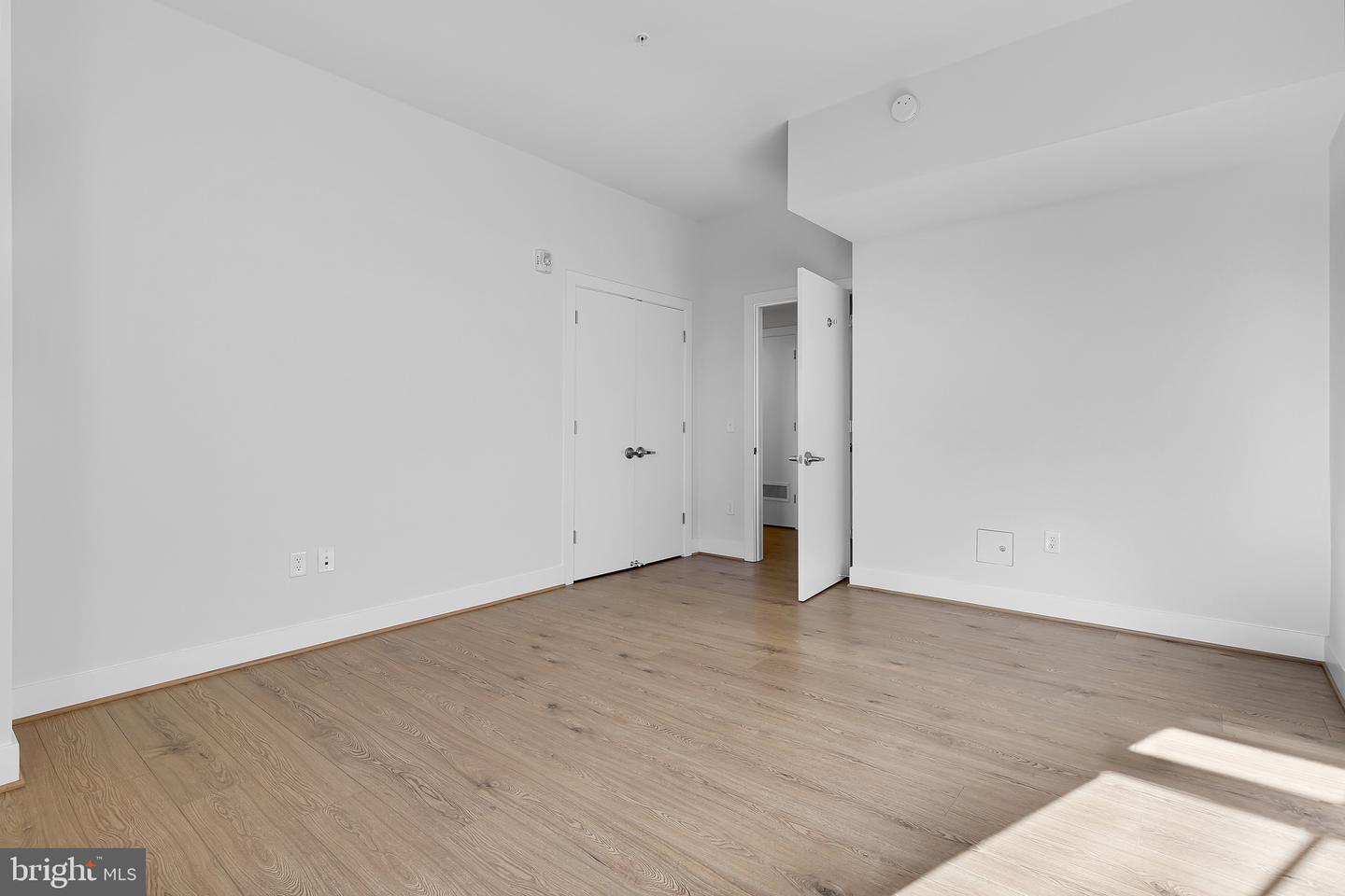 880 New Jersey Ave Se #1 Br Interior Unit Property Photo 7