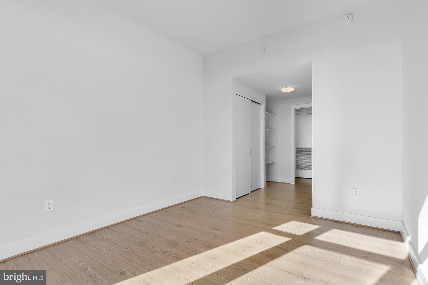 880 New Jersey Ave Se #1 Br Interior Unit Property Photo 8