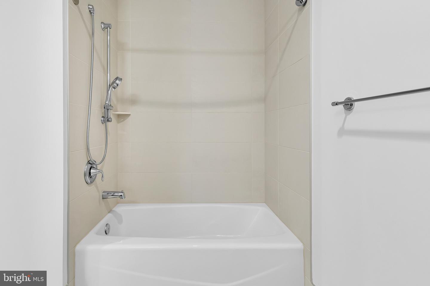 880 New Jersey Ave Se #1 Br Interior Unit Property Photo 14